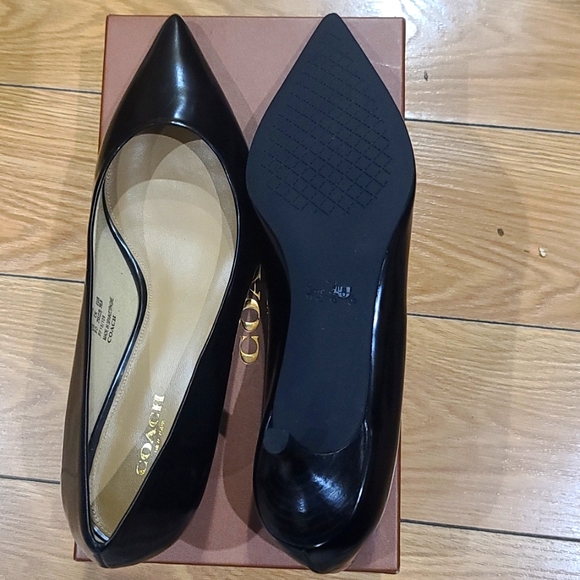 Low Heel COACH Shoes. BLACK COLOR, SIZE 9. - Picture 5 of 12